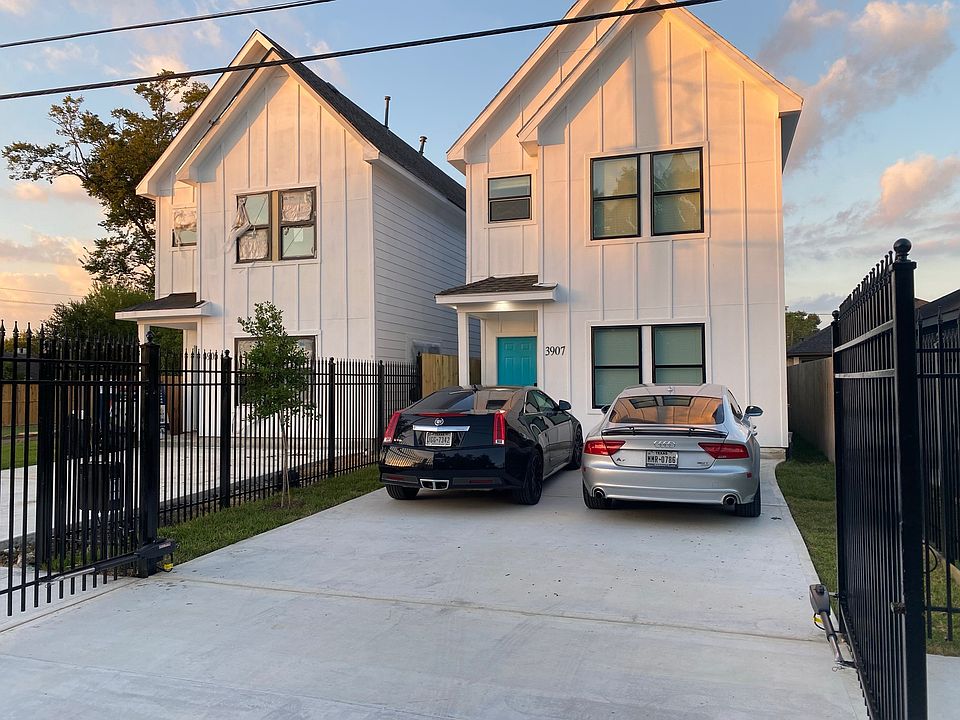 Gated 2 Car Driveway
