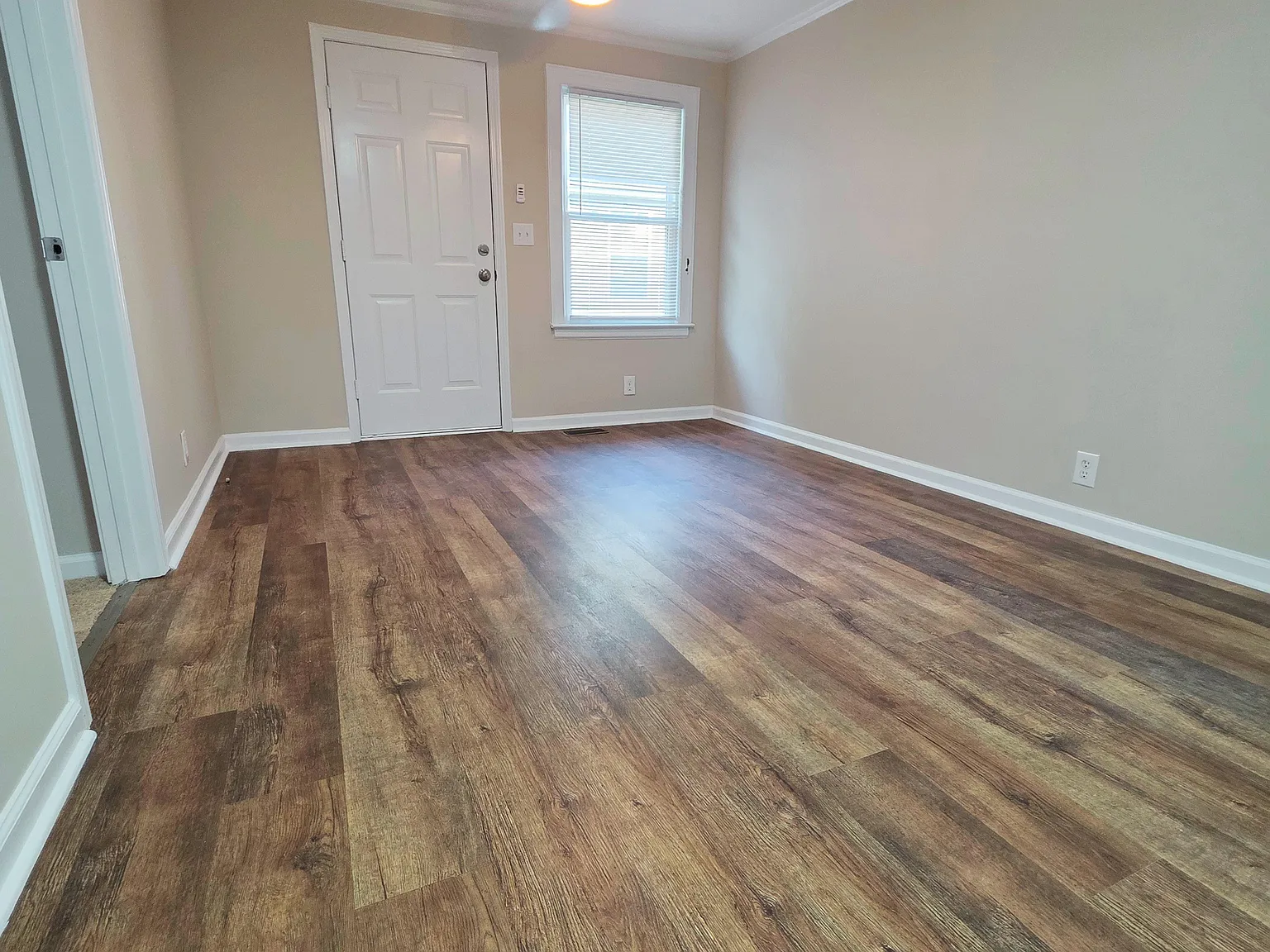 104 Archdale Dr — Photo 2