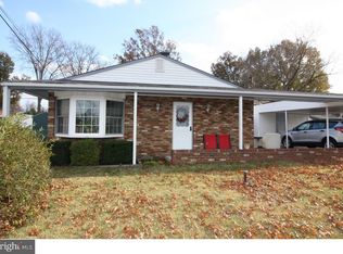 155 Oaktree Dr, Levittown, PA 19055