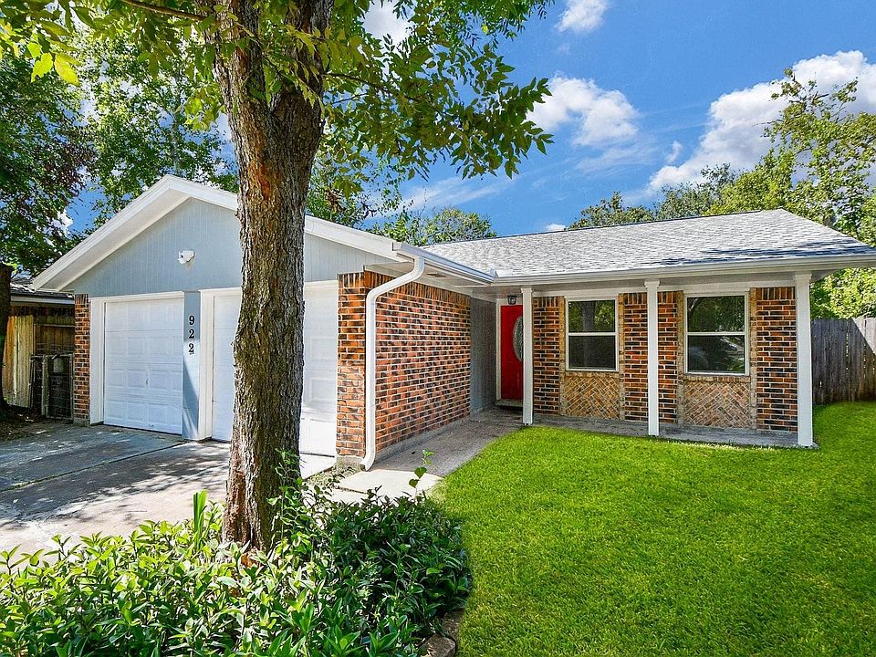 1st image of 922 Bacliff Dr