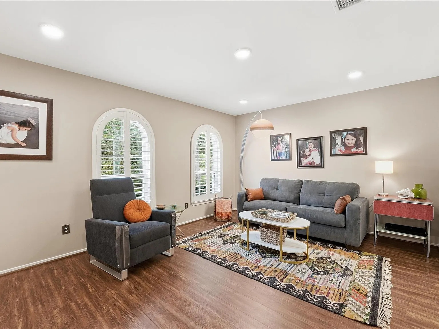 4 bed, 2.5 bath, 2240 sqft, $2,300 — Photo 3