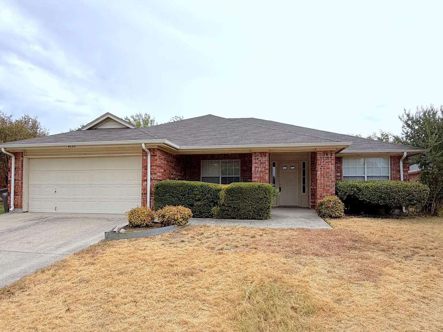 3 bed, 1982 sqft, $1,900 — Photo 1