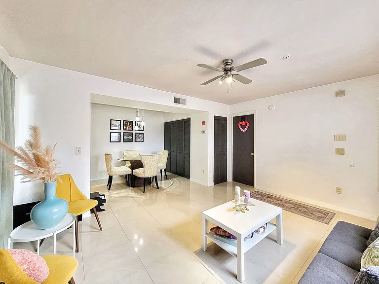 2360 SW Archer Rd #101 — Photo 2