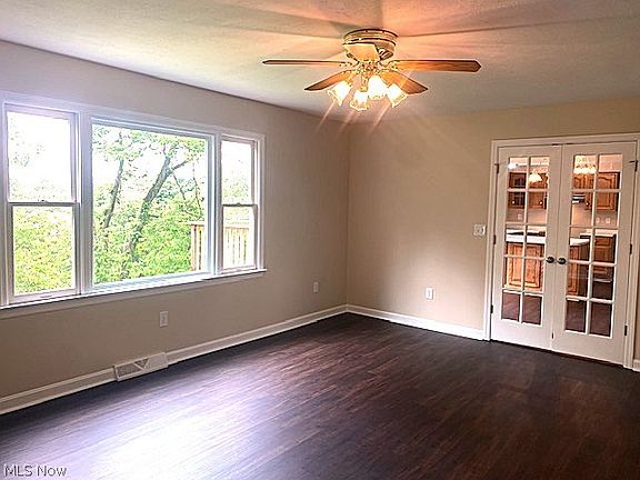 5th image of 109 Martha Dr