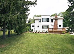 1515 N Wilke Rd, Arlington Heights, IL 60004