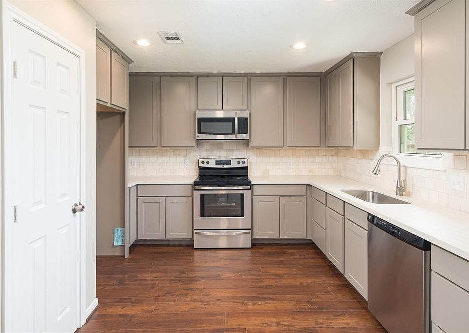 1st image of 5808 Country Pl