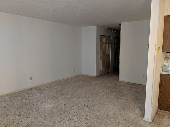 5th image of 880 Avalon Dr
