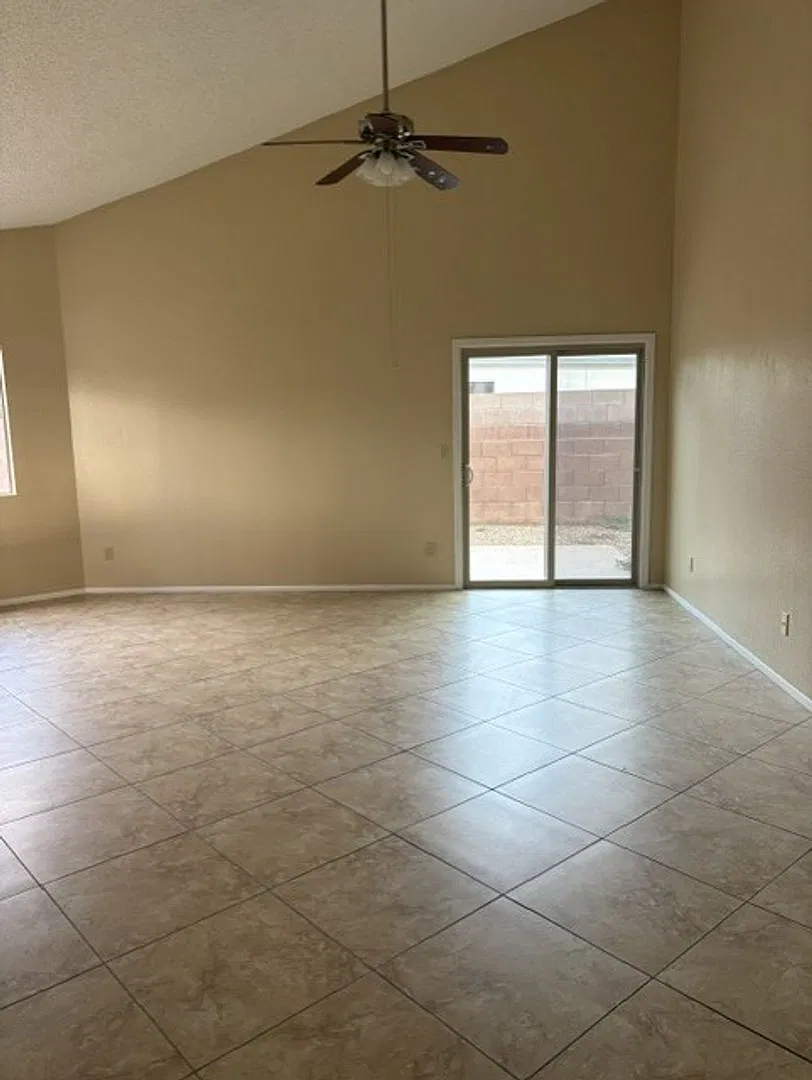 Charming 3-Bedroom Home for Rent — Photo 2