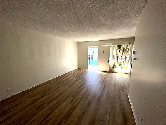 4th image of 4122 Deeboyar Ave #2