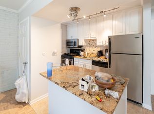 455 W Grant Pl APT 16, Chicago, IL 60614