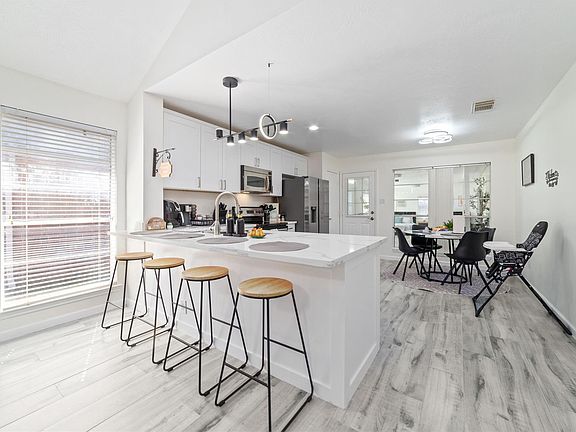 3rd image of 3511 Colleen Woods Cir