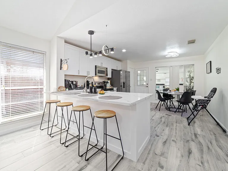 3511 Colleen Woods Cir — Photo 3