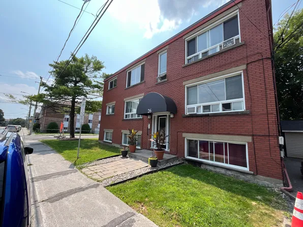 26 Saint Charles St #1, Ottawa, ON K1L 5V5