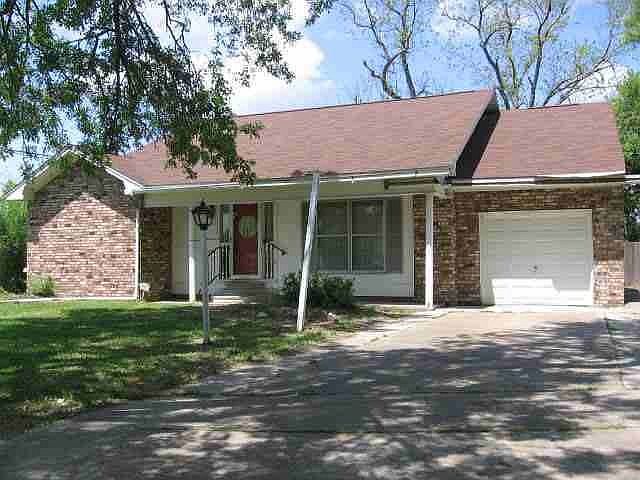 1st image of 2105 Evergreen Dr