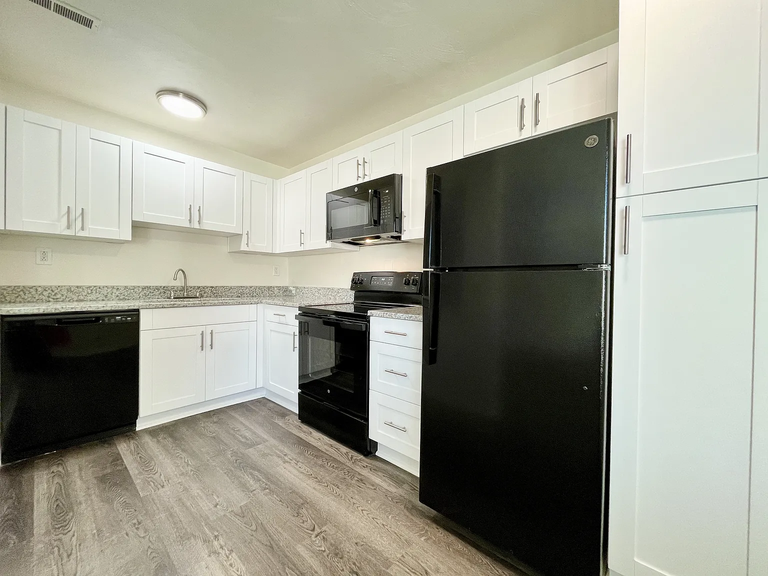 Enfield Gardens Apartments — Photo 3