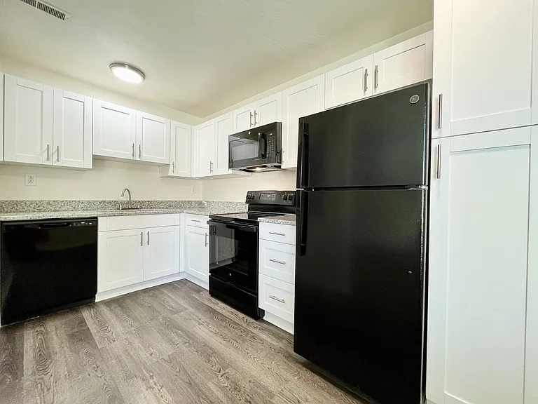 Enfield Gardens Apartments — Photo 3