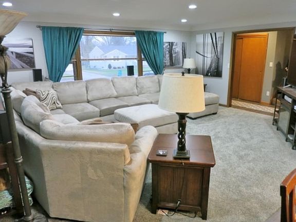 4th image of 561 Prospect St