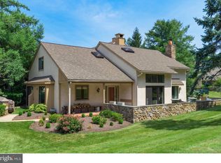 18 Sugar Knoll Dr, Devon, PA 19333