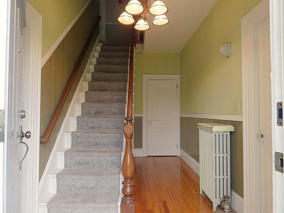 2nd image of 158 Franklin St #2