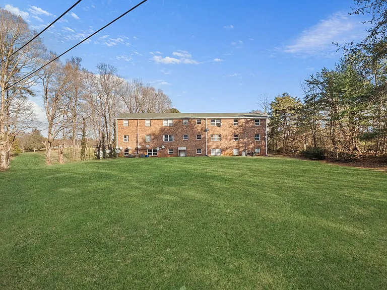 South Garden Apartments — Photo 9