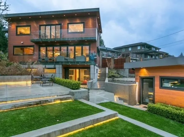 7317 Barnet Rd, Burnaby, BC V5A 1E5