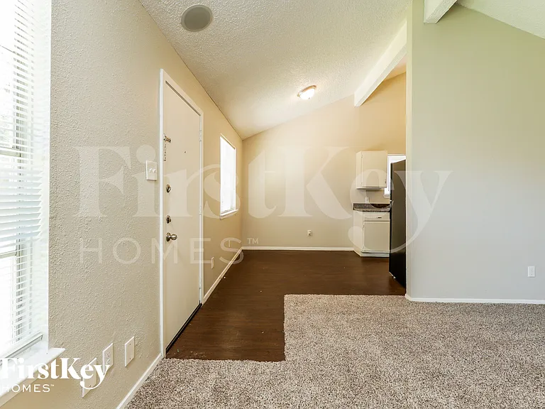 23314 Balthasar St — Photo 5