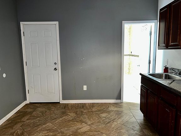 3rd image of 29 Alexander St Floor 1