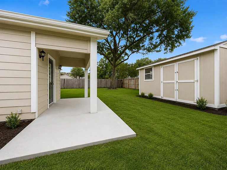 16310 Emberwood Dr — Photo 37