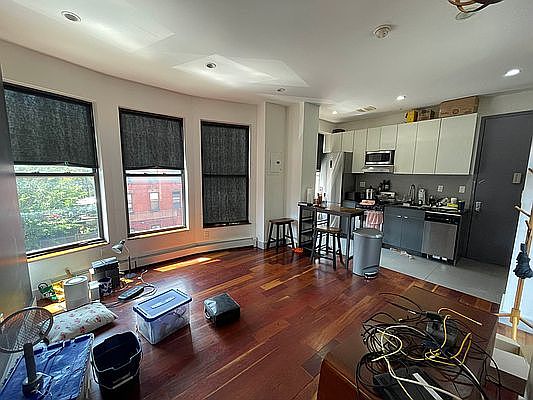 1st image of 434 Hancock St #3