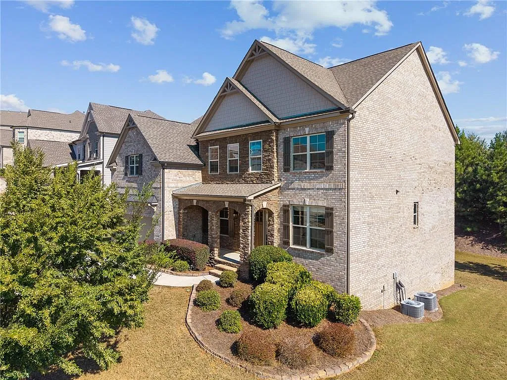 5 bed, 4.0 bath, 4410 sqft, $4,100 — Photo 3
