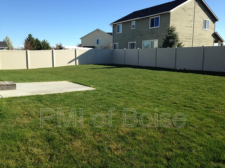 1770 N Veridian Ave — Photo 22