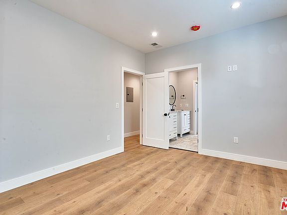 5th image of 13928 Bessemer St #1