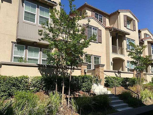 5112 Fioli Loop photo 1