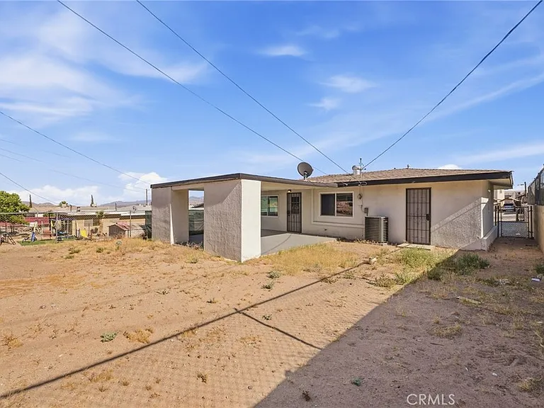937 E Elizabeth St — Photo 27