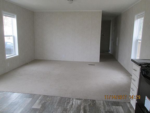 Living room and kitchen area to enjoy family time.