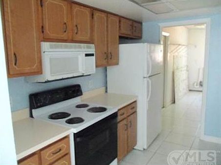 4th image of 1011 SW 37th Ter