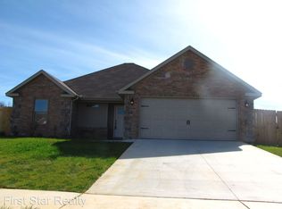 721 Madison Dr, Prairie Grove, AR 72753