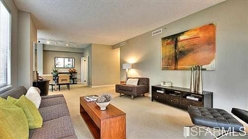 2nd image of 101 Lombard St APT 105W