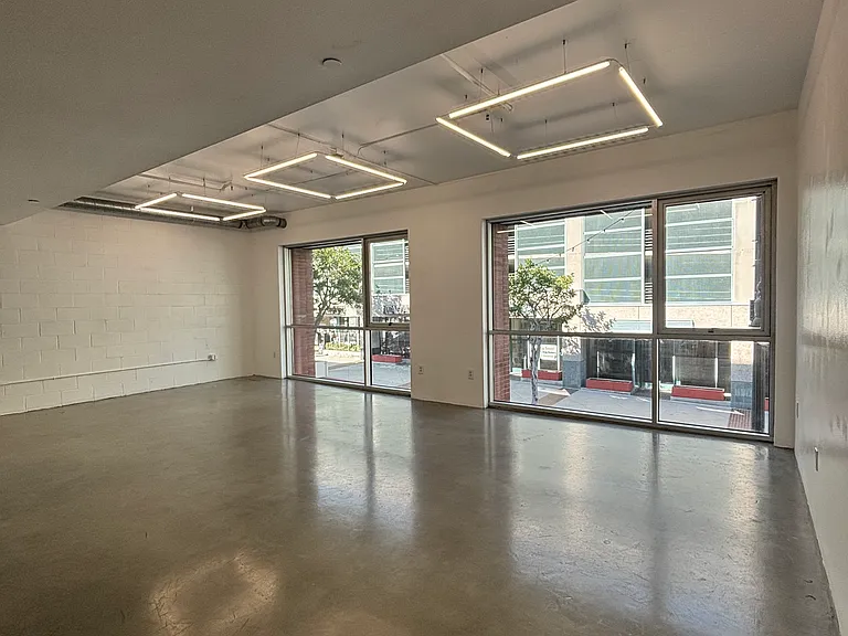 285 W 6th St #104 — Photo 7