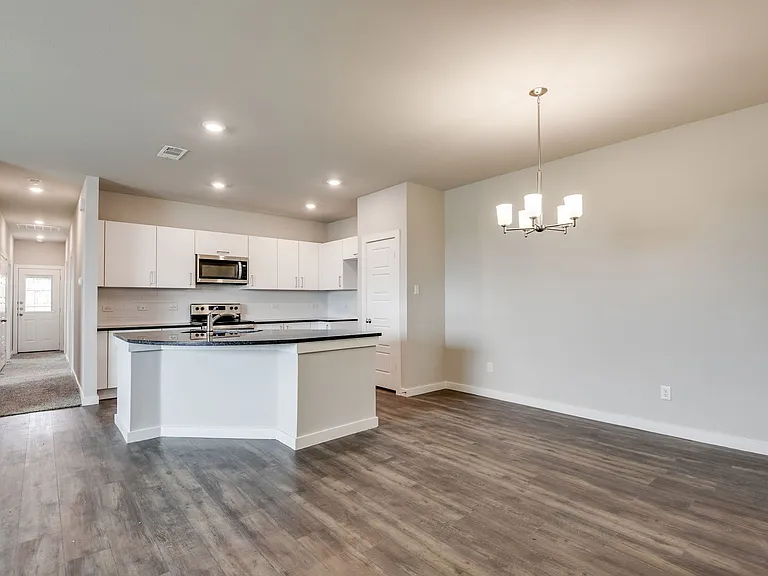 752 Wheatfield Dr — Photo 7
