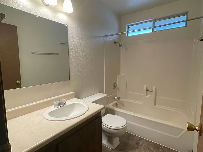 2604 Wilson Ave — Photo 3