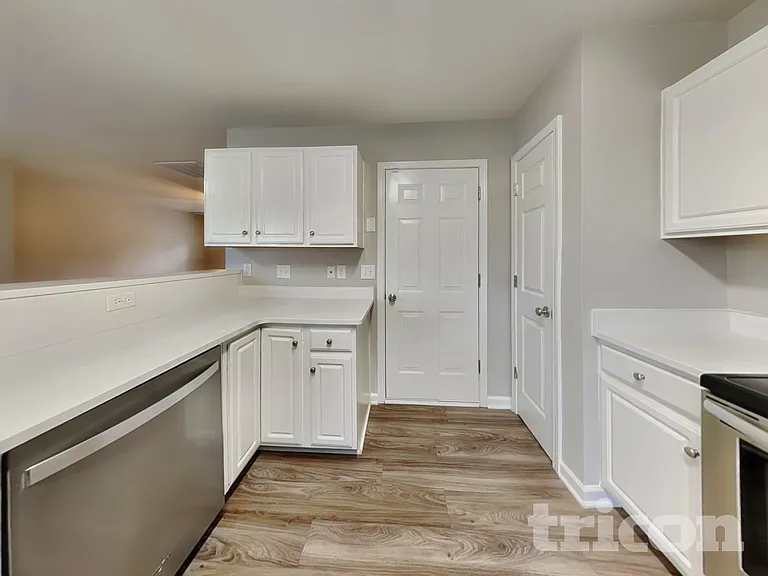 9514 Parkridge Dr — Photo 5