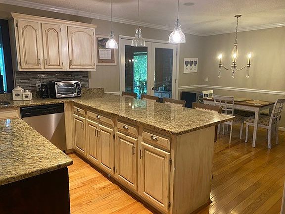 5th image of 219 Overhill Dr