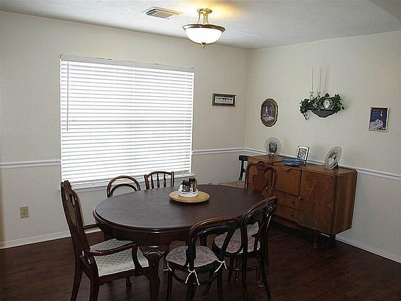 5th image of 1739 Oak Valley Dr