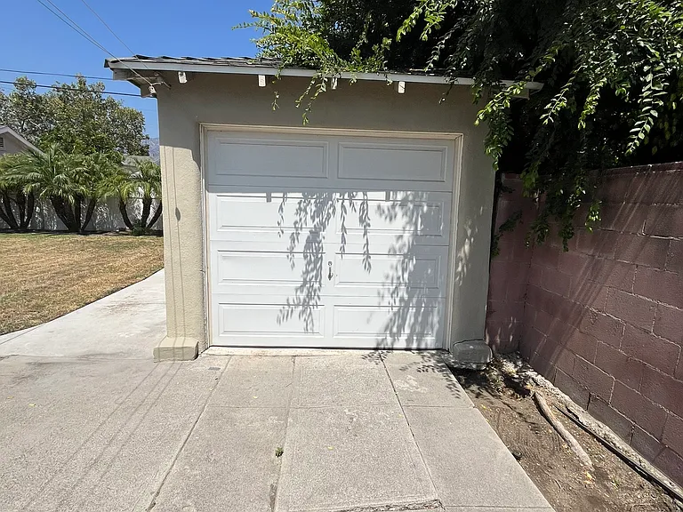 800 N Griffith Park Dr — Photo 30
