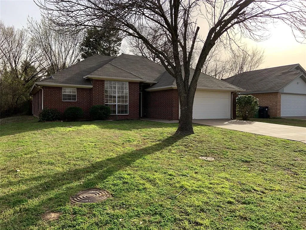 4 bed, 2.0 bath, 1436 sqft, $1,950 — Photo 2