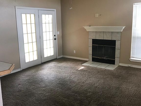 2nd image of 1215 Lisa Ln