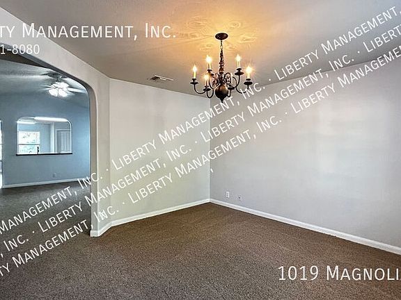 3rd image of 1019 Magnolia Hl