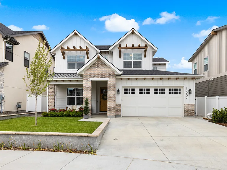 13905 N Malheur Pl — Photo 1
