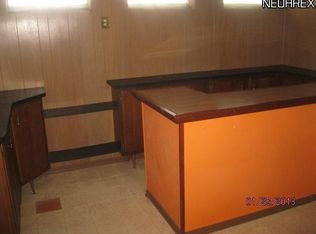 8670 Royal Ridge Dr, Parma, OH 44129